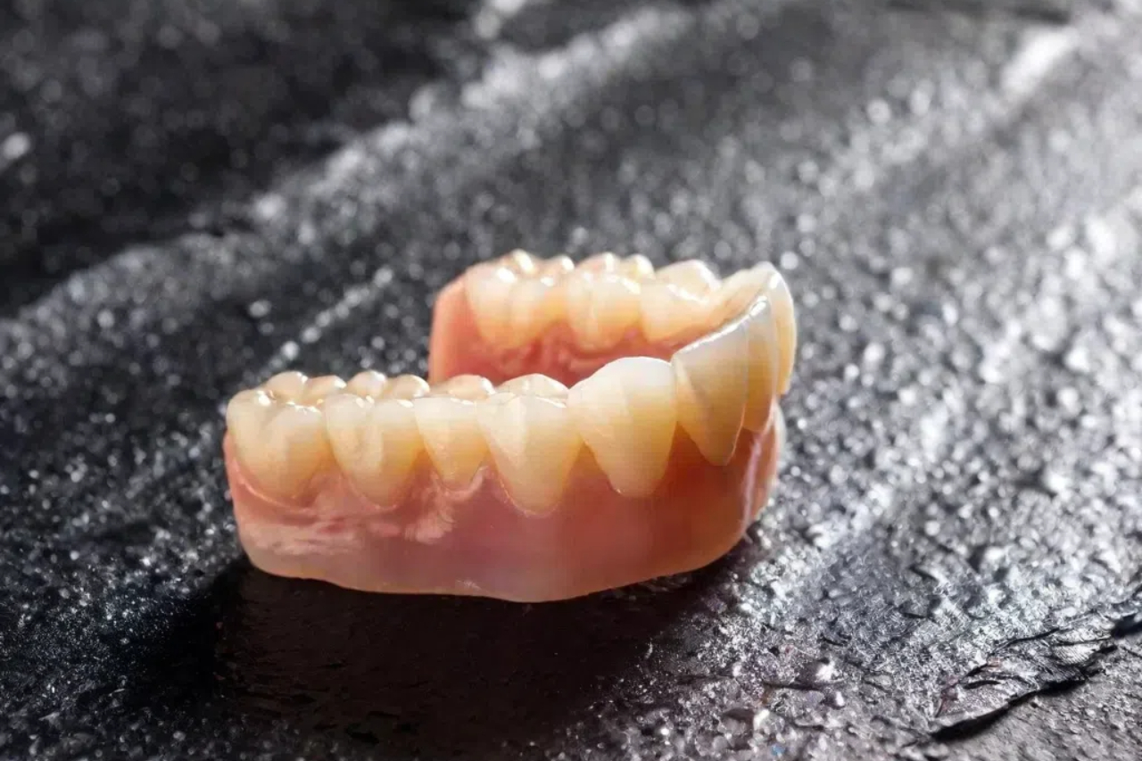 porcelain crown or zirconia crown